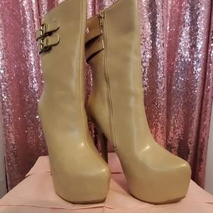Size 9 Tezra platform bootie 6in heel